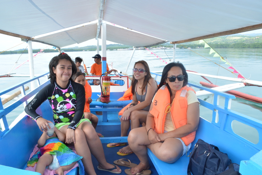 travelling with infants, backpacking with infants, honda bay palawan