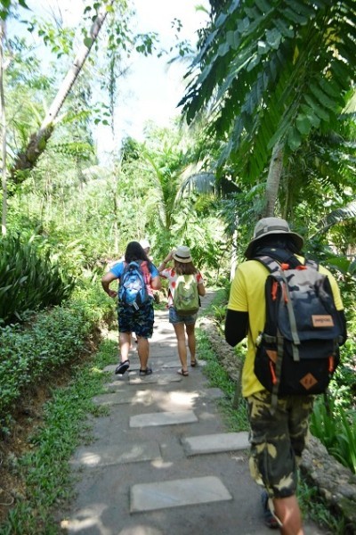 If you're from Cebu and can't afford to go to El Nido just yet, the Bojo River Cruise is a good enough alternative. Check out our adventure! >> heymissadventures.com