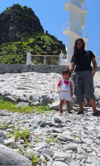 Families Outside: An Interview with Filipina Explorer || heymissadventures.com