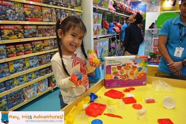 Last Minute Gift Shopping at Toys R Us Robinsons Galleria | Hey, Miss Adventures!