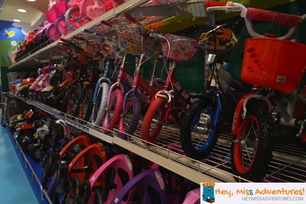 Last Minute Gift Shopping at Toys R Us Robinsons Galleria | Hey, Miss Adventures!